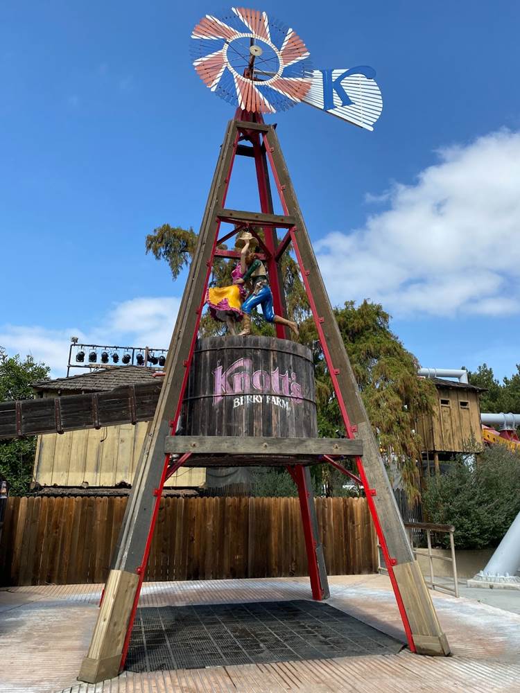 Photos / Video Knott's Berry Farm Guests for Season