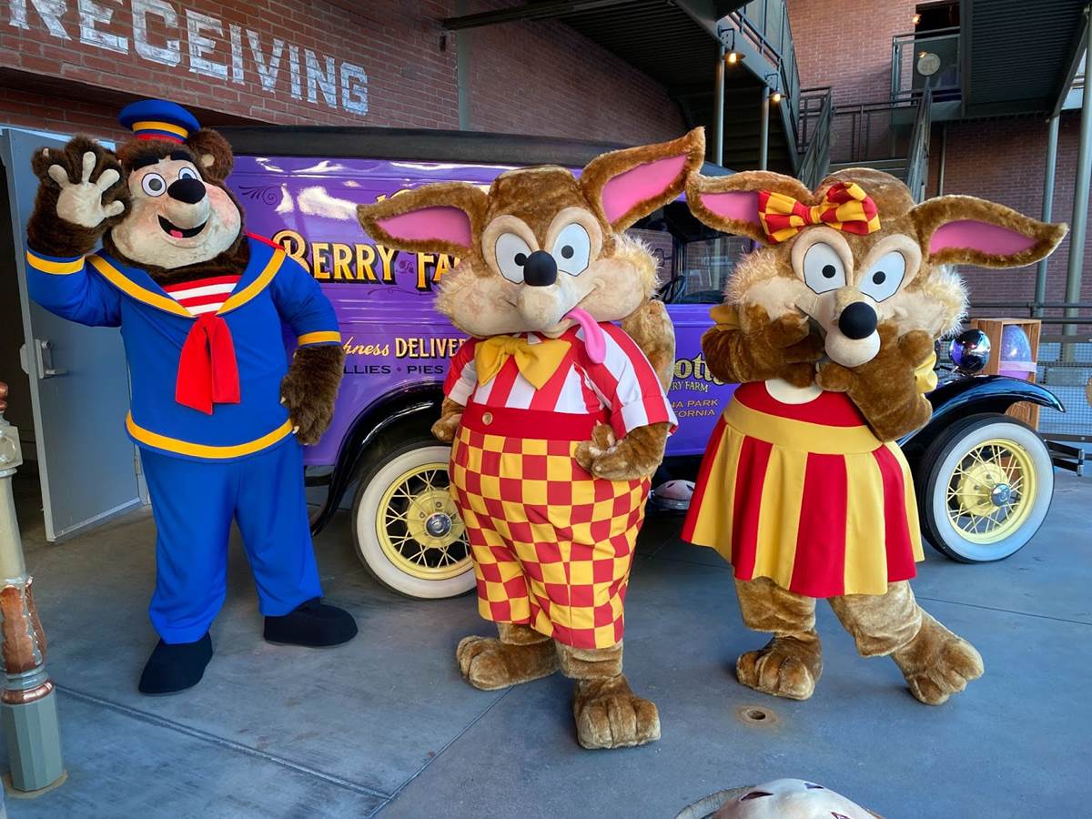 Video / Photos Preview the New Knott's Beary Tales Return to the