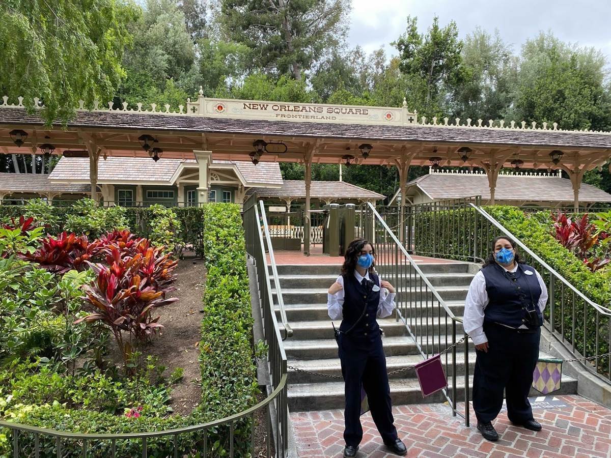 Fully Vaccinated Disneyland Cast Members Masks Optional Outdoors 