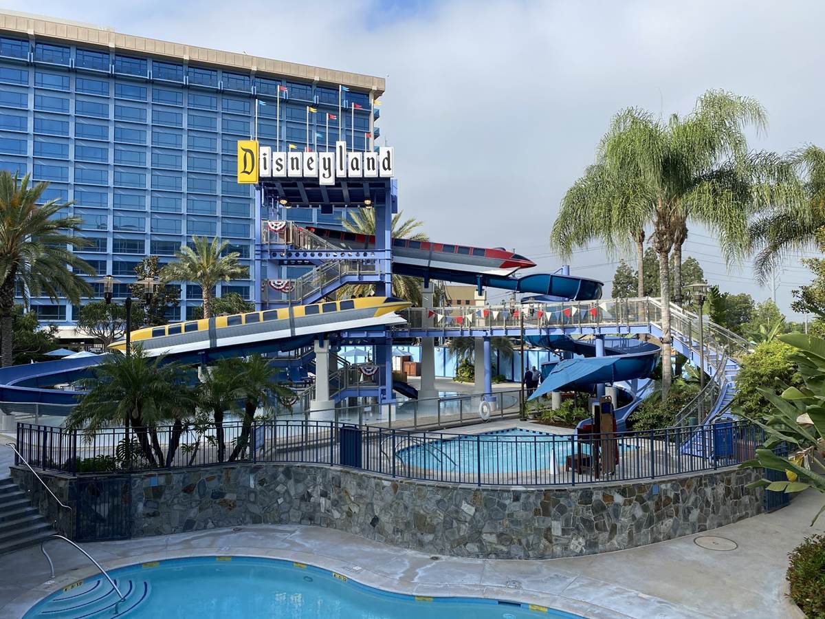 Are Dogs Allowed At Disneyland Hotel