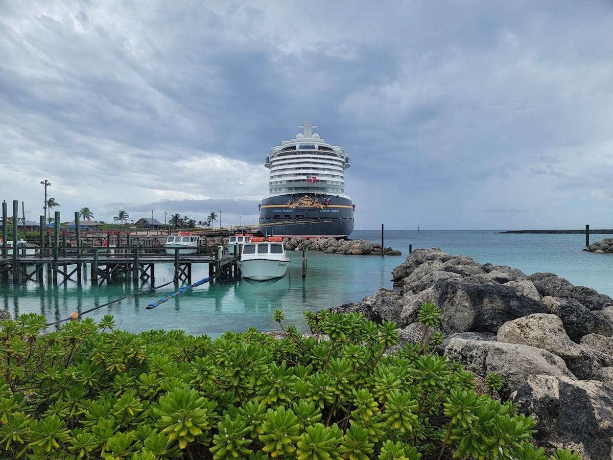 New Disney Cruise Line Castaway Cay Porthole Pin Dory
