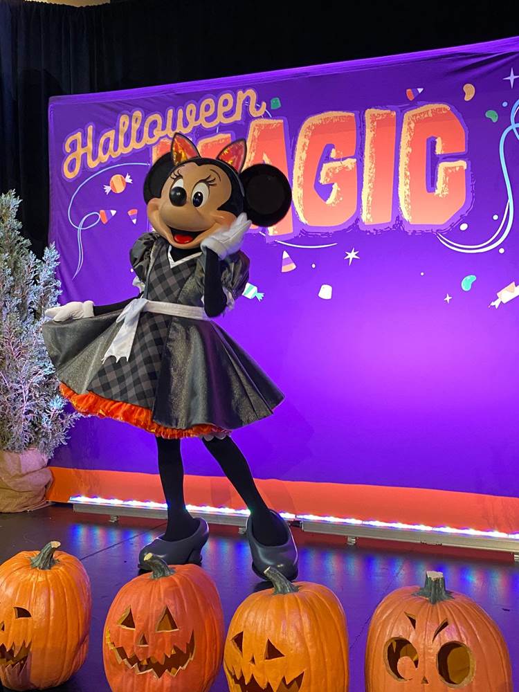 Mickey Mouse and Minnie Mouse Debut New Halloween Outfits at Disneyland