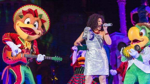 Mickey & Minnie’s Very Merry Memories performance with the Three Caballeros