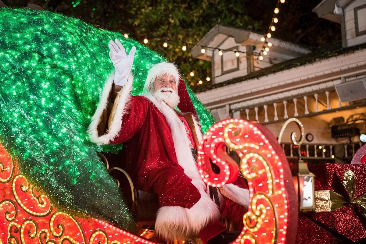 Silver Dollar City Unveils New Holiday Show Home For Christmas