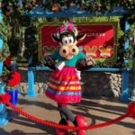 Photos/Video: Holiday Season Returns to Disneyland Resort with Characters, Entertainment, Food, and Merch