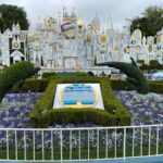 Video: "it's a small world" Holiday at Disneyland Park