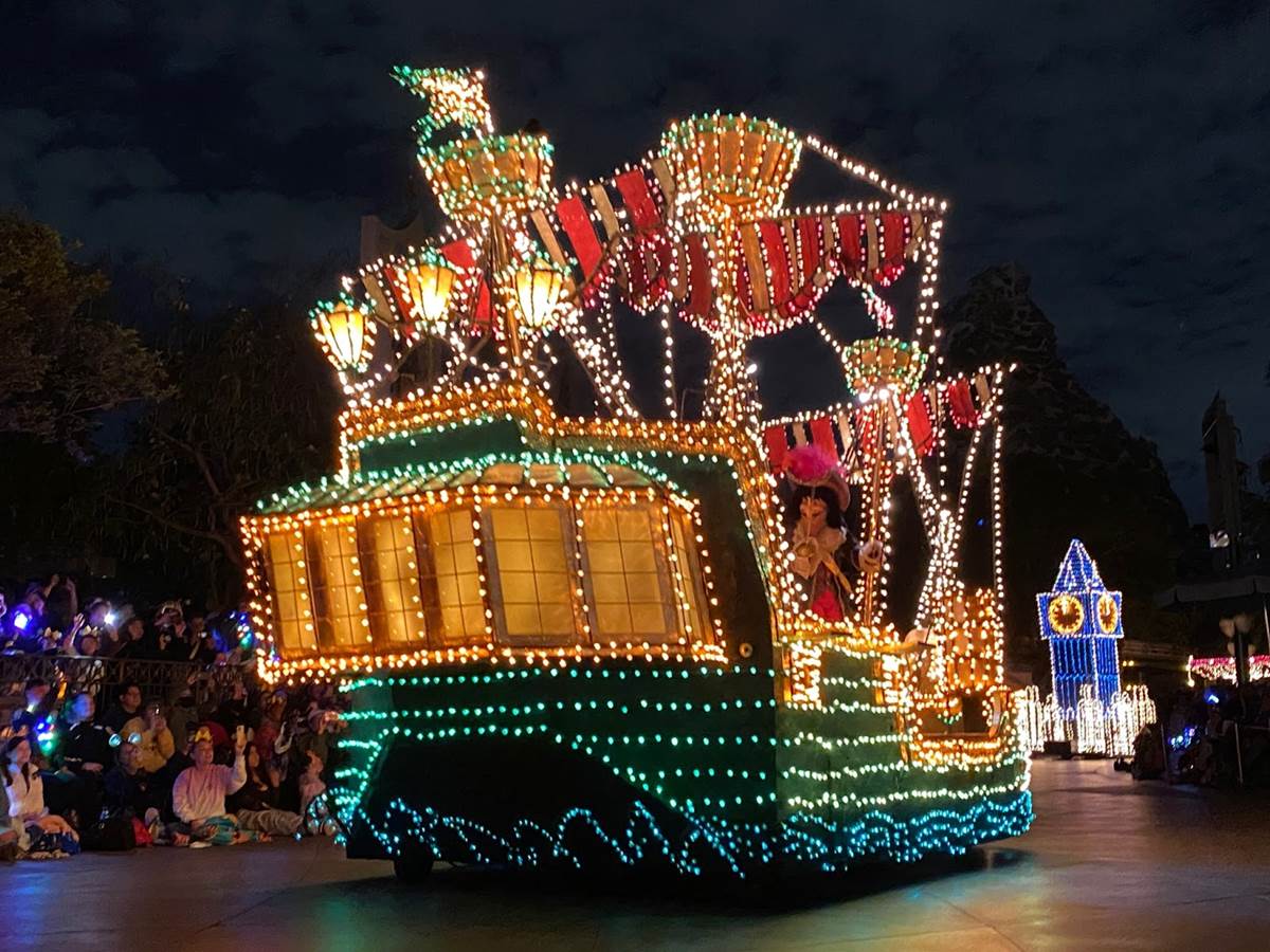 Photos/Video: The Main Street Electrical Parade Officially Returns to ...