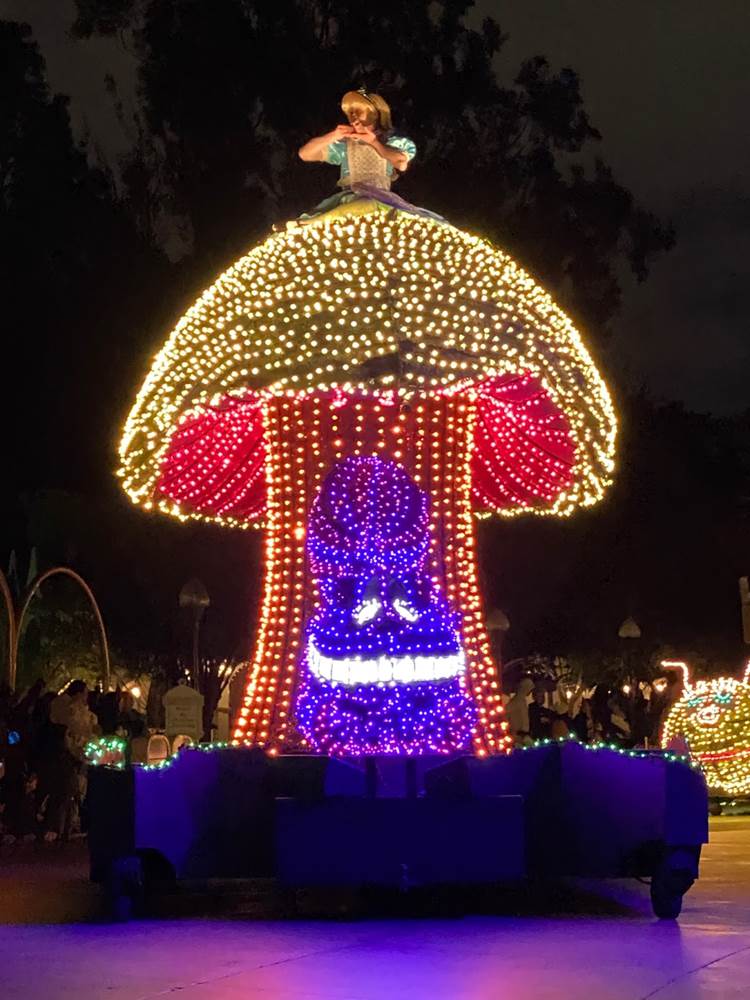 Disney pin Main Street Electrical Parade Alice in Wonderland Mushroom Music  Box