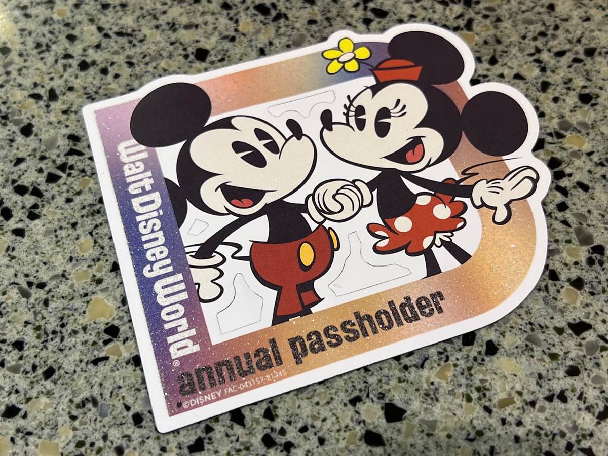 EARidescent Mickey & Minnie Annual Passholder Magnet Returning 