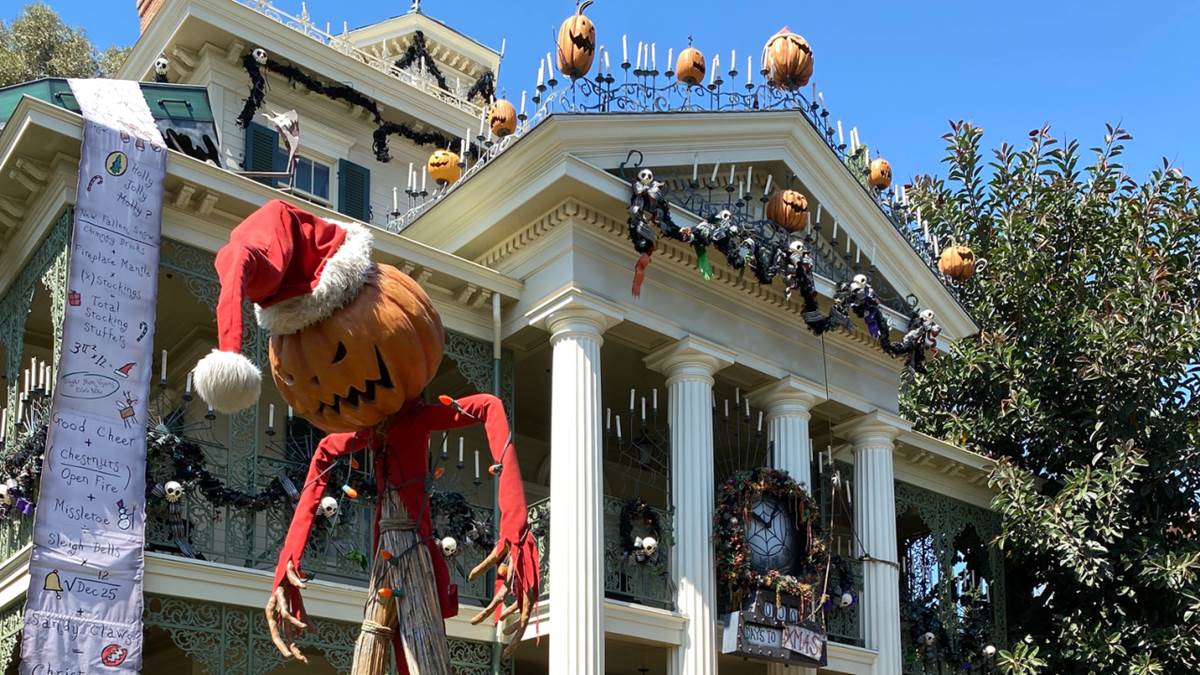 Photos/Video Haunted Mansion Holiday Returns to Disneyland