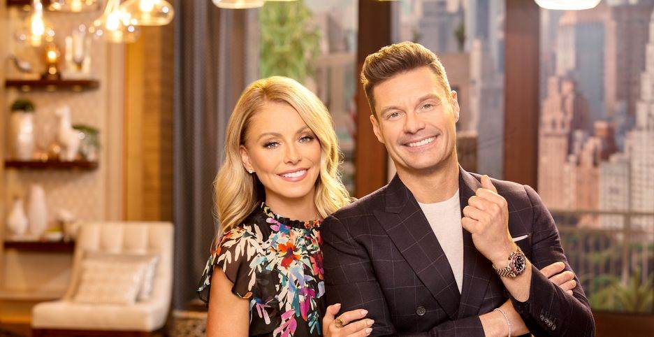 2022/11/21 - David on Live with Kelly and Ryan Live-with-kelly-and-ryan-guests-week-november-21st