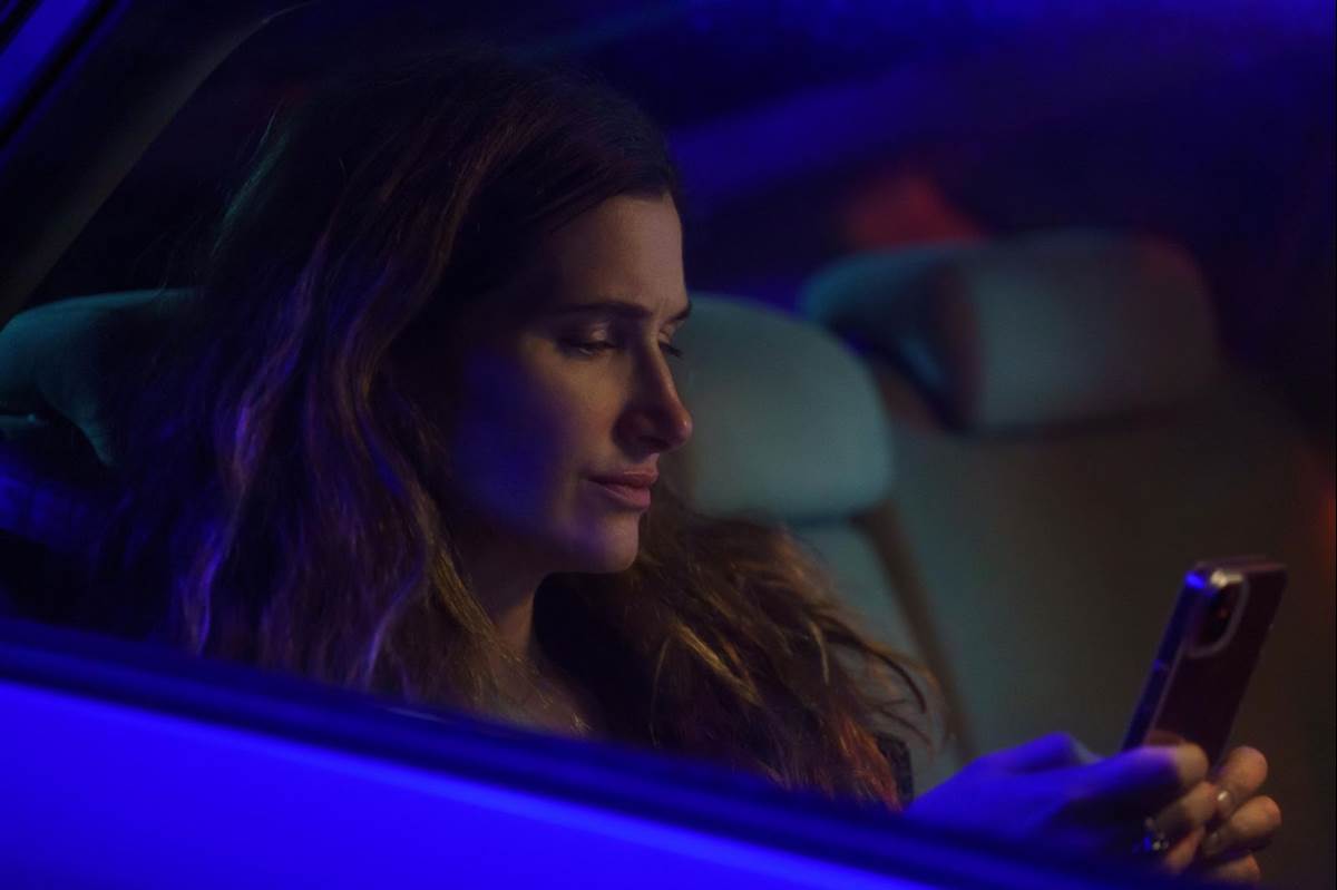 TV Review "Tiny Beautiful Things" Offers Kathryn Hahn a Chance to Soar