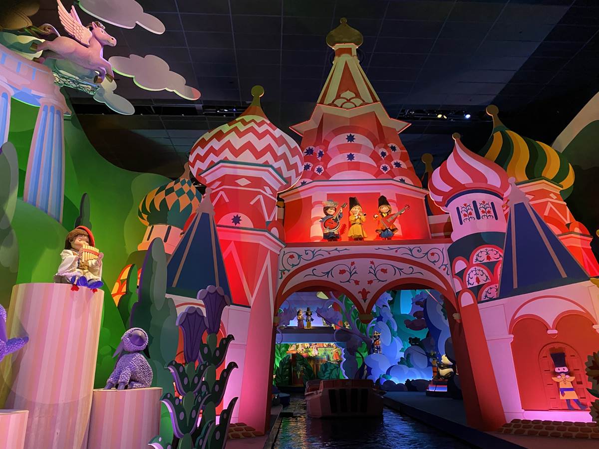 Photos/Video Disneyland Paris "it's a small world" Previews Begin