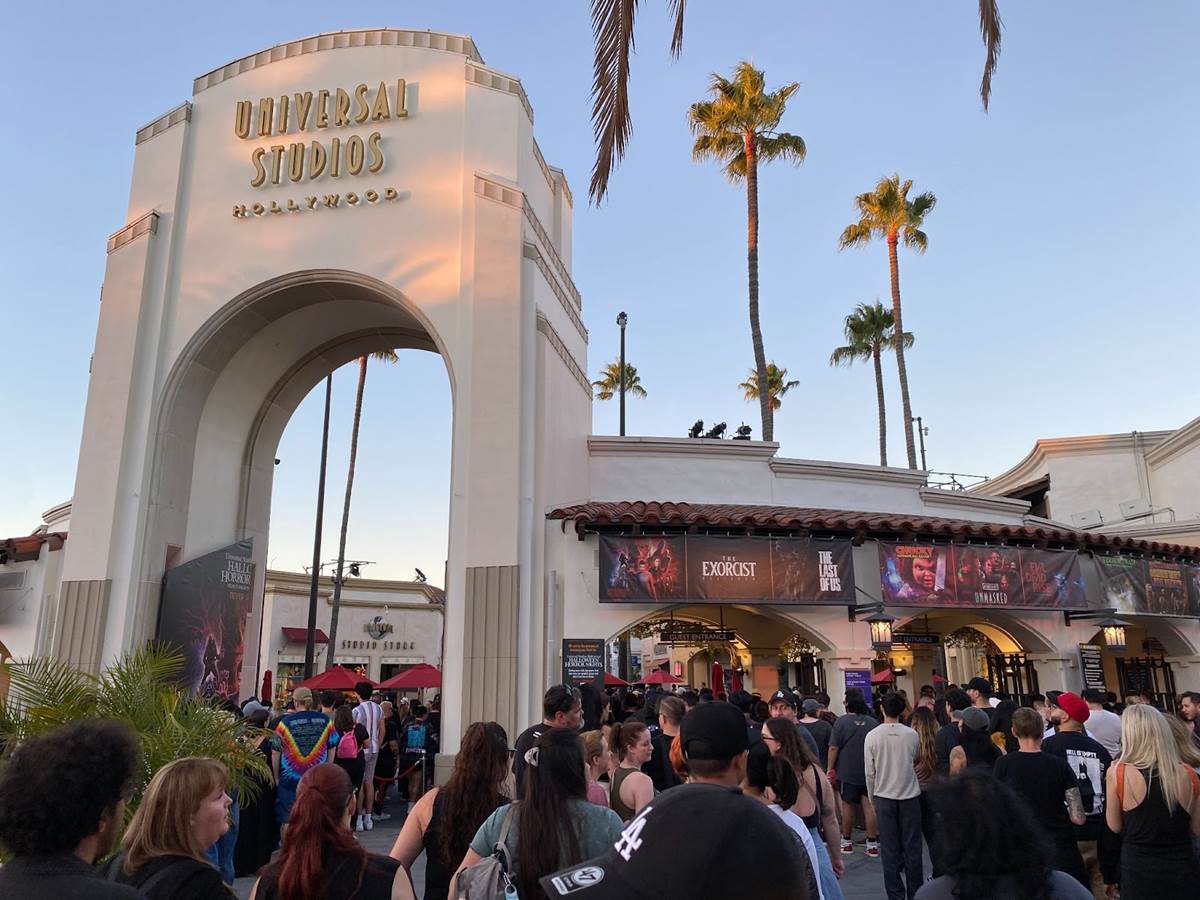 PHOTOS, VIDEO: Blumhouse Behind the Screams Featuring Five Nights at  Freddy's Animatronics, M3GAN, and More at Halloween Horror Nights 2023 -  WDW News Today
