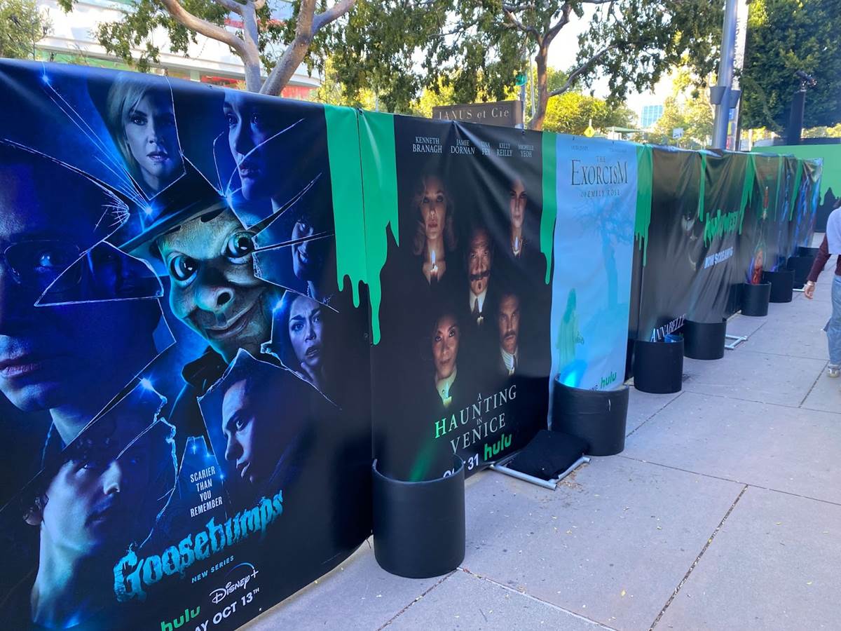 Photos Huluween "Now Screaming" Event Hosts PopUp Haunted Maze