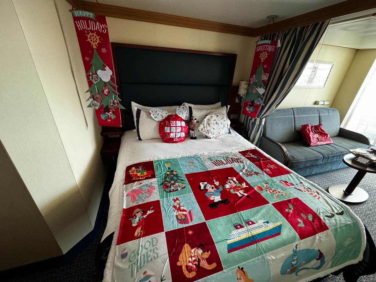 disney cruise holiday room decor