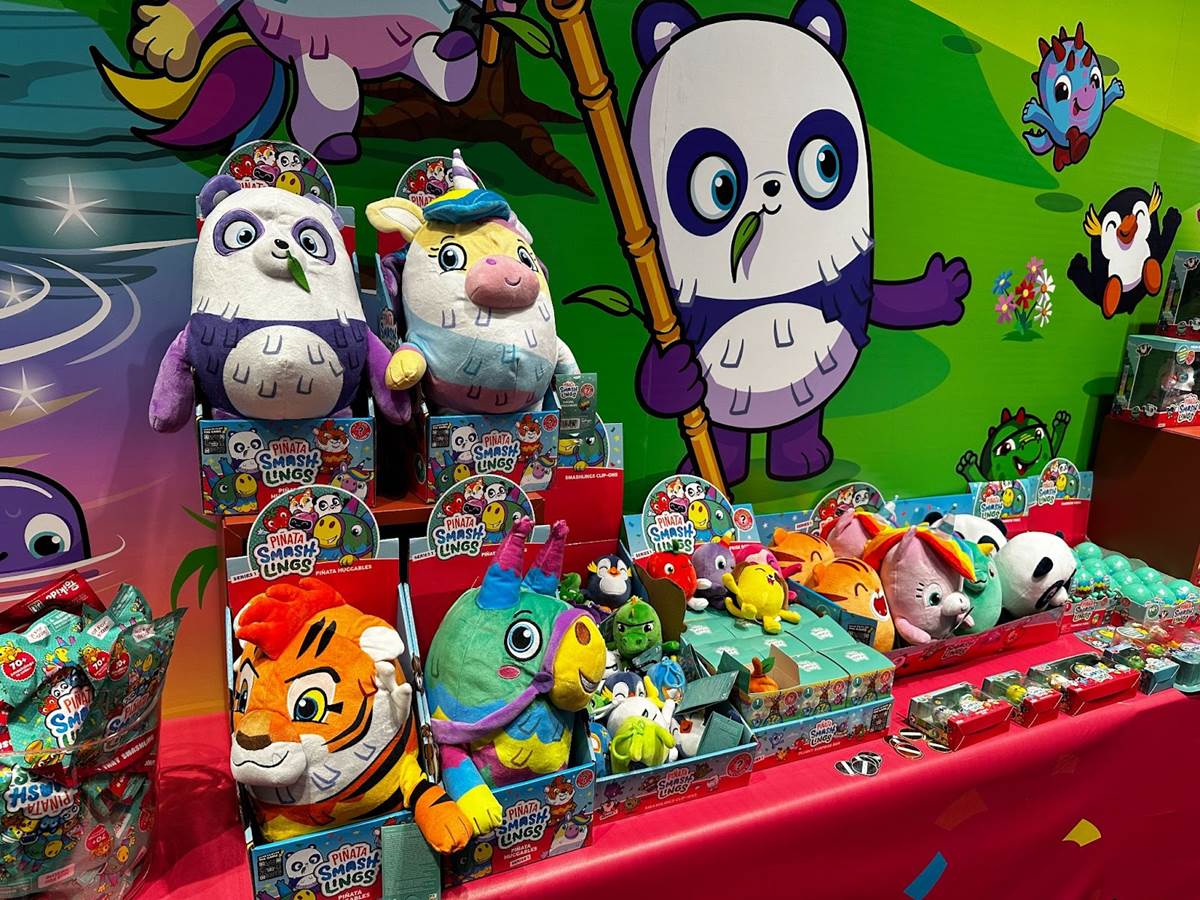  Pinata Smashlings Huggable Plush, Dazzle Donkey, Roblox Toys,  Soft Toys, Ideal Gift, Official Pinata Smashlings Toy from Toikido. : Toys  & Games
