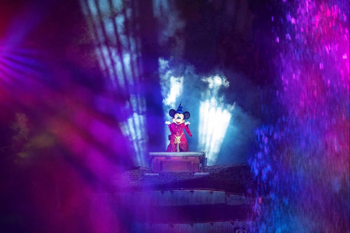 Iconic “Peter Pan” Scene Returning to “Fantasmic!” at Disneyland in May