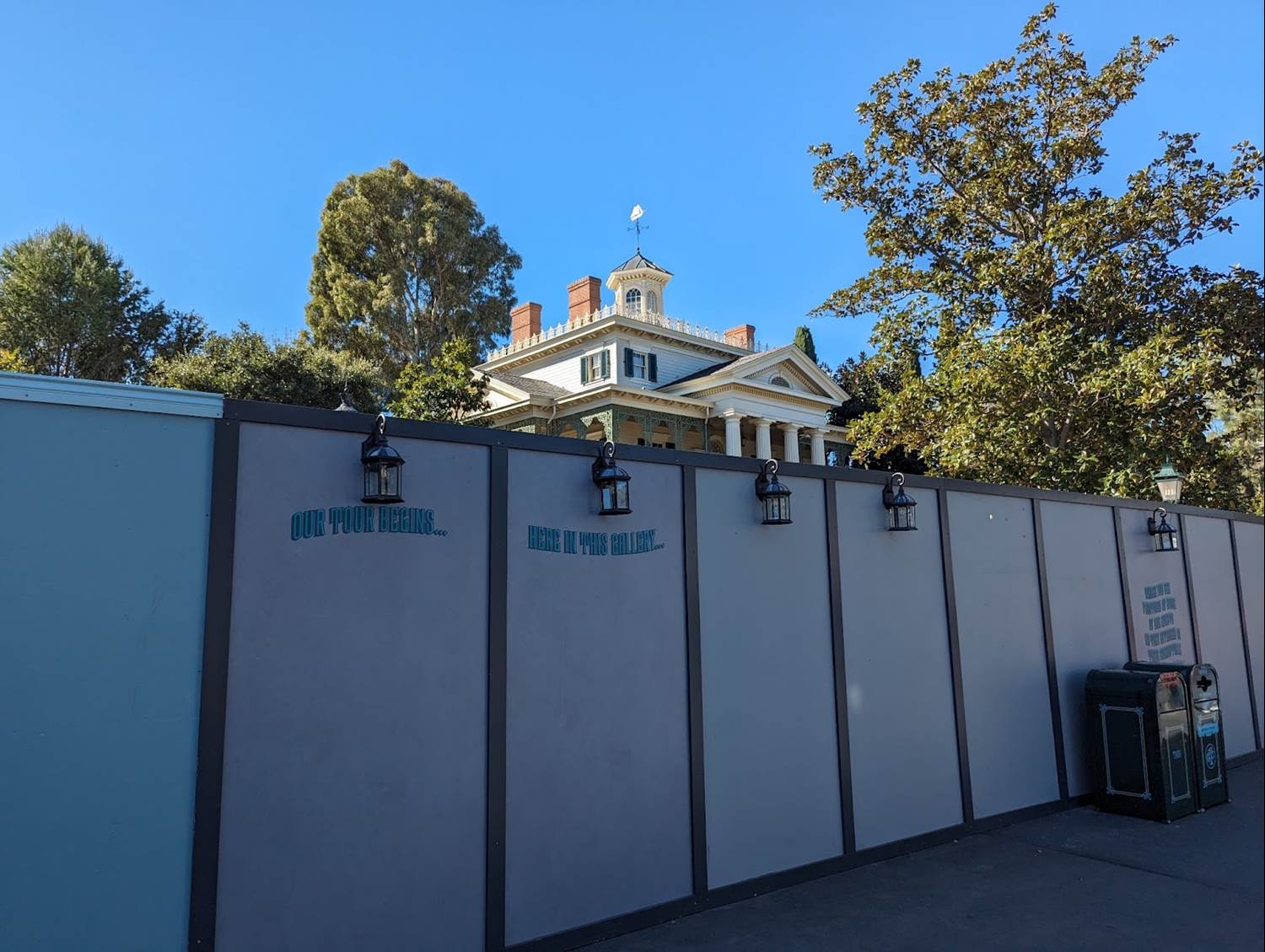 Photos: Spirited Construction Walls Surround The Haunted Mansion at Disneyland - - Vimarsana News