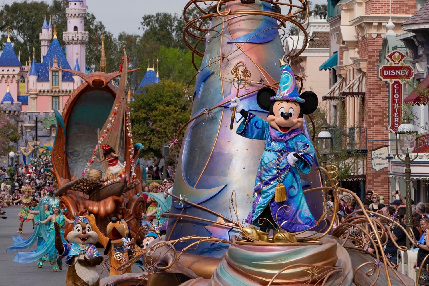 Cast Members in Disneyland's Characters and Parades Departments Announce Plans to Unionize - - Vimarsana News