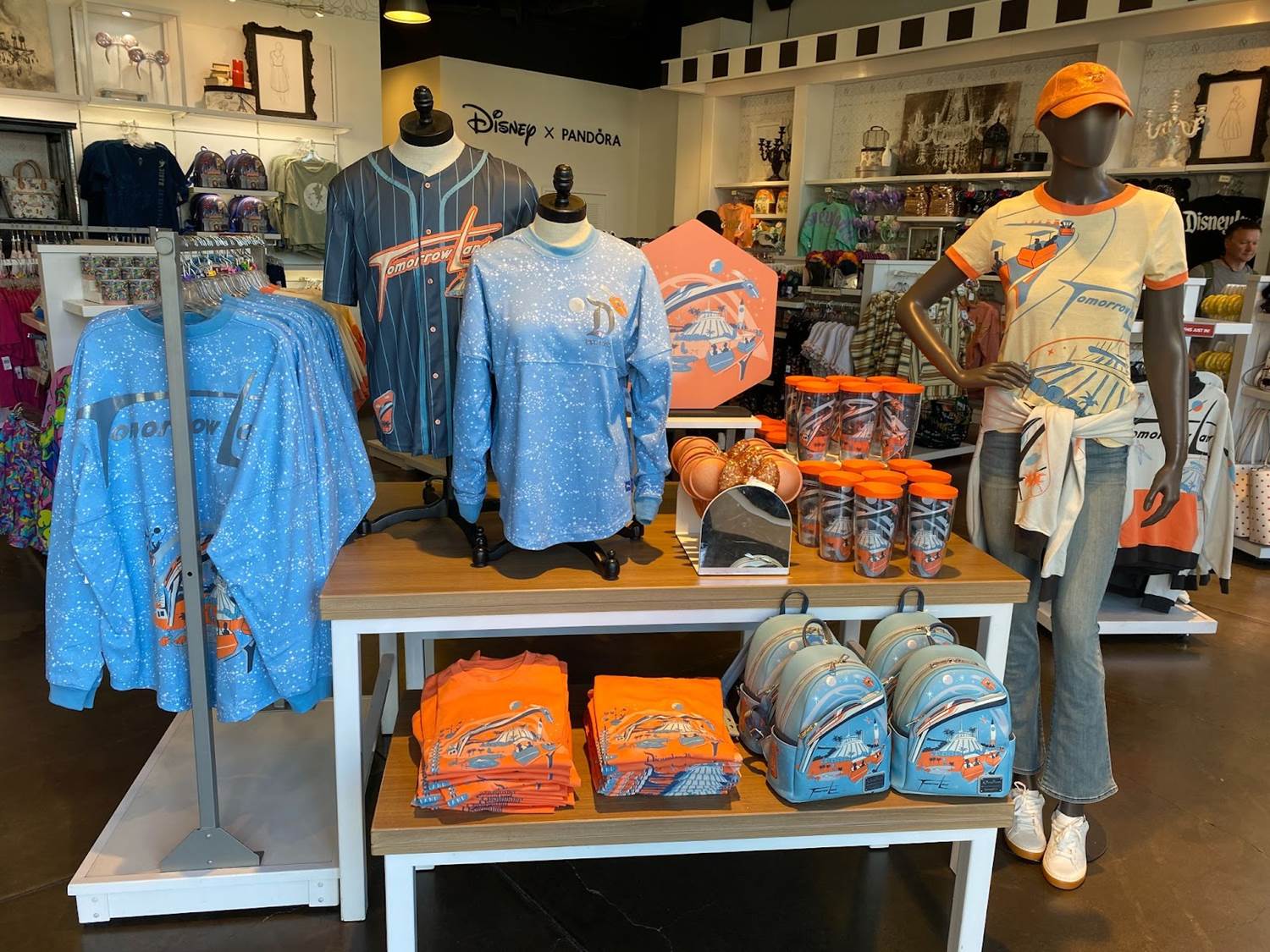 Photos Disney Dress Shop Moves to Temporary New Location, Replacing