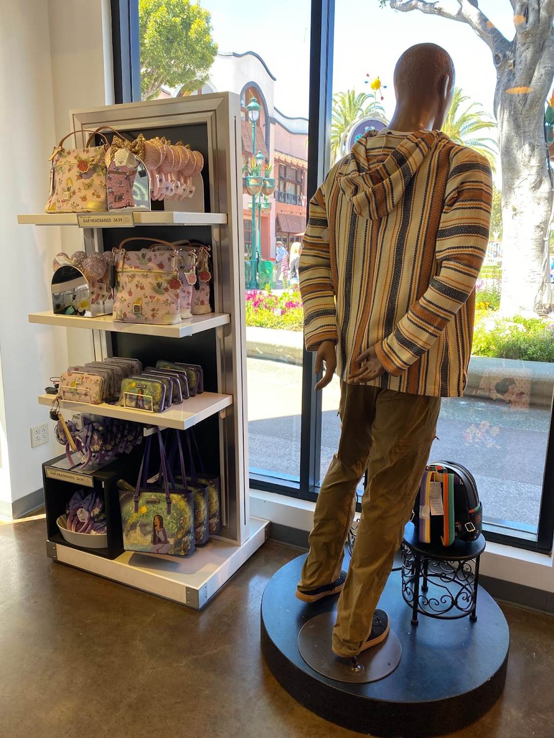 Photos Disney Dress Shop Moves to Temporary New Location, Replacing