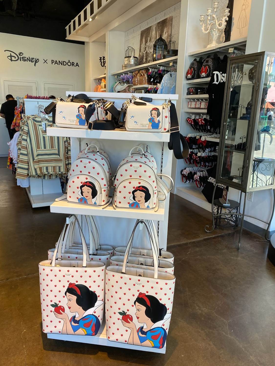 Photos Disney Dress Shop Moves to Temporary New Location, Replacing
