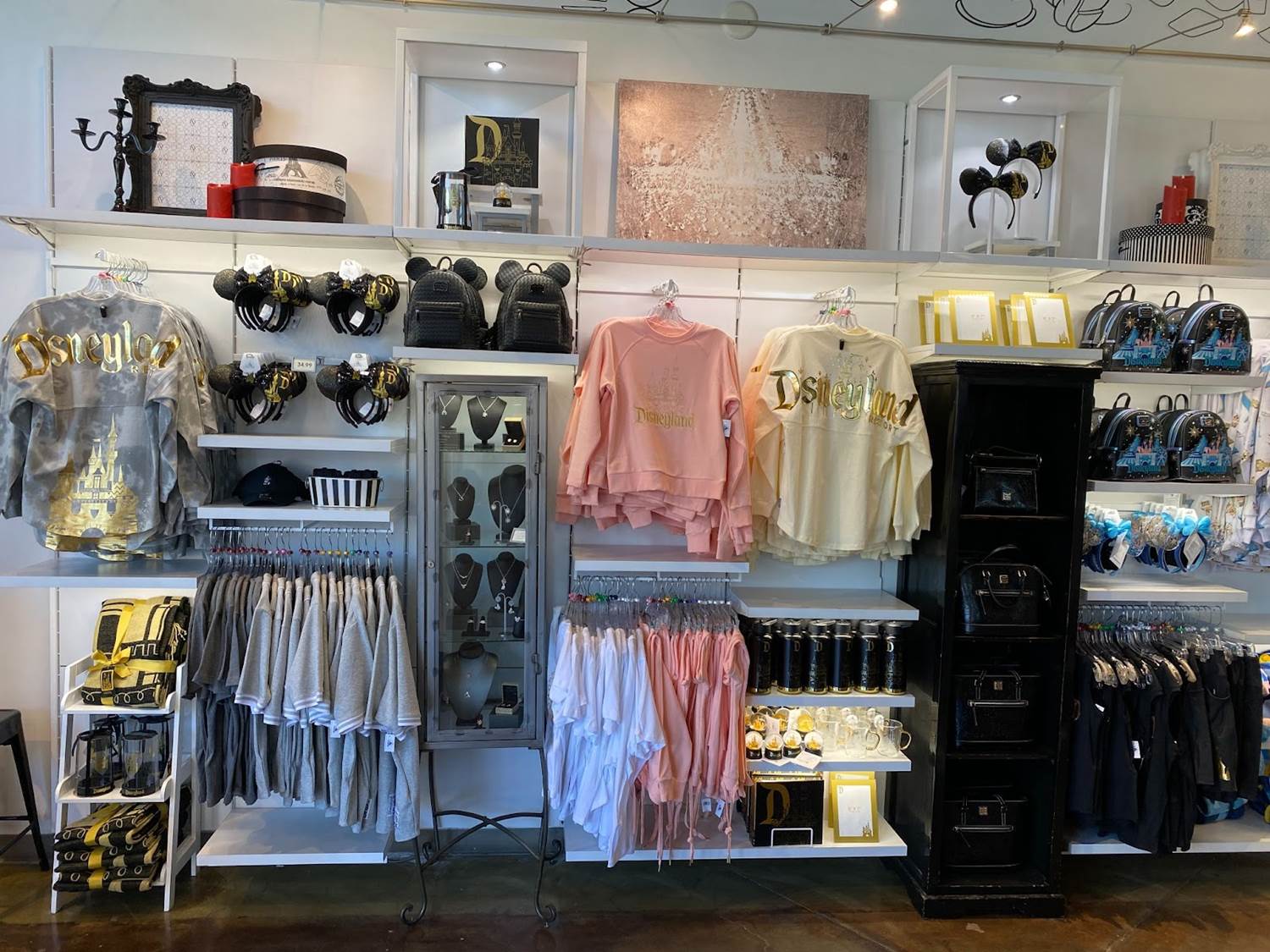 Photos Disney Dress Shop Moves to Temporary New Location, Replacing