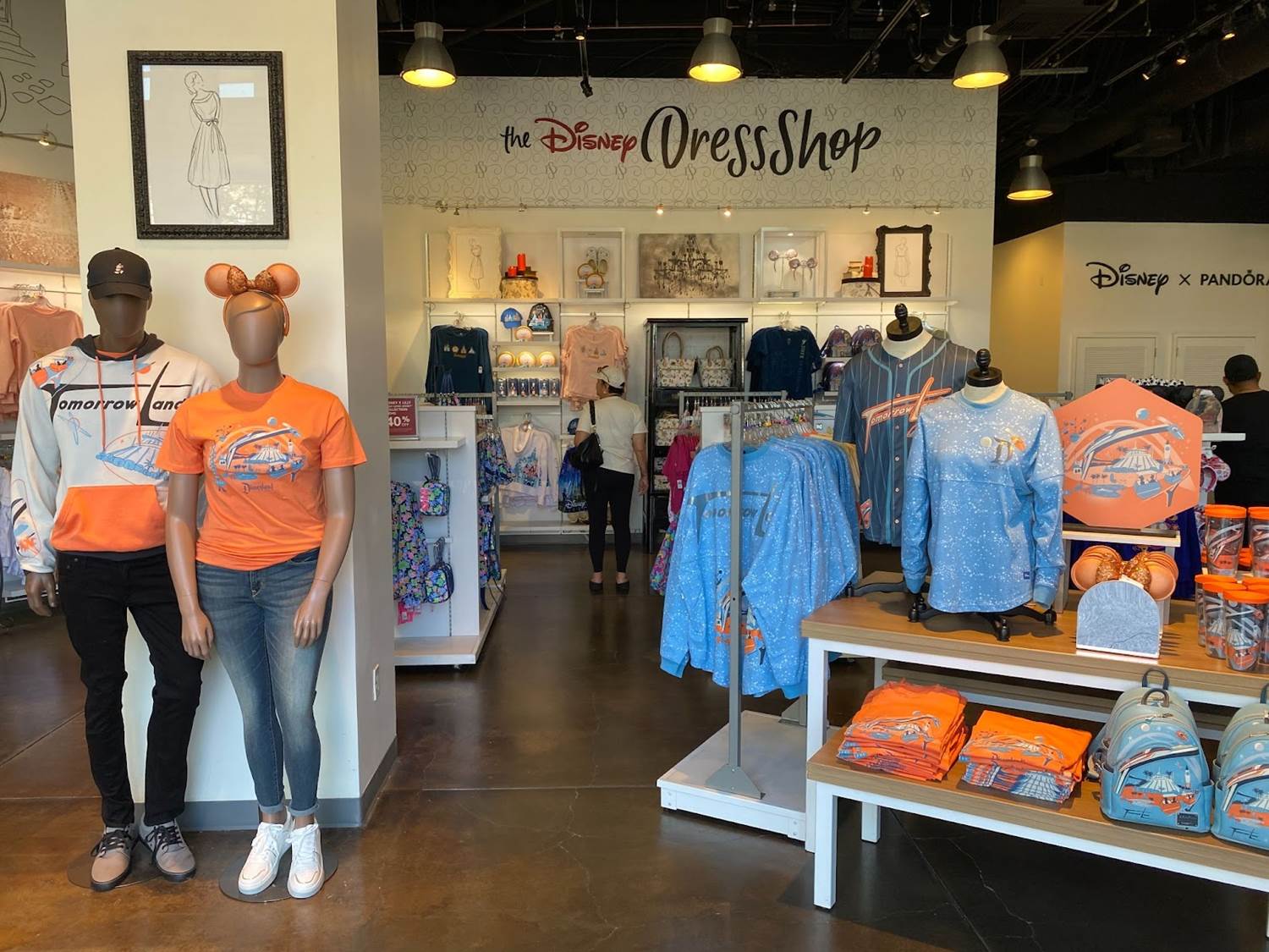 Photos Disney Dress Shop Moves to Temporary New Location, Replacing
