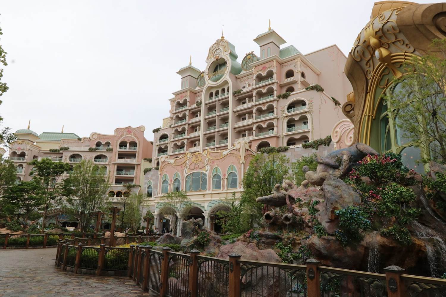 Photos: First Look of Fantasy Springs at Tokyo DisneySea Shines Bright ...