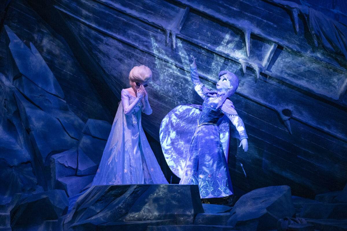 Stunning AudioAnimatronics Populate New "Frozen" Attraction at Tokyo