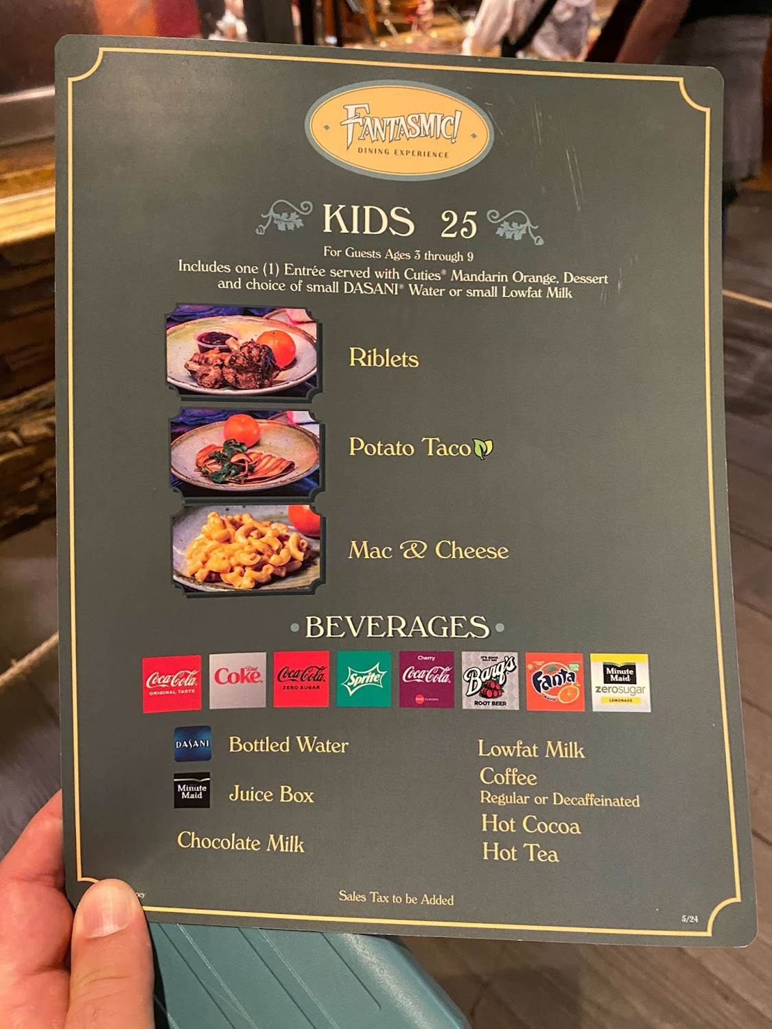 Theme Park Review "Fantasmic!" Dining Package at Disneyland Makes for