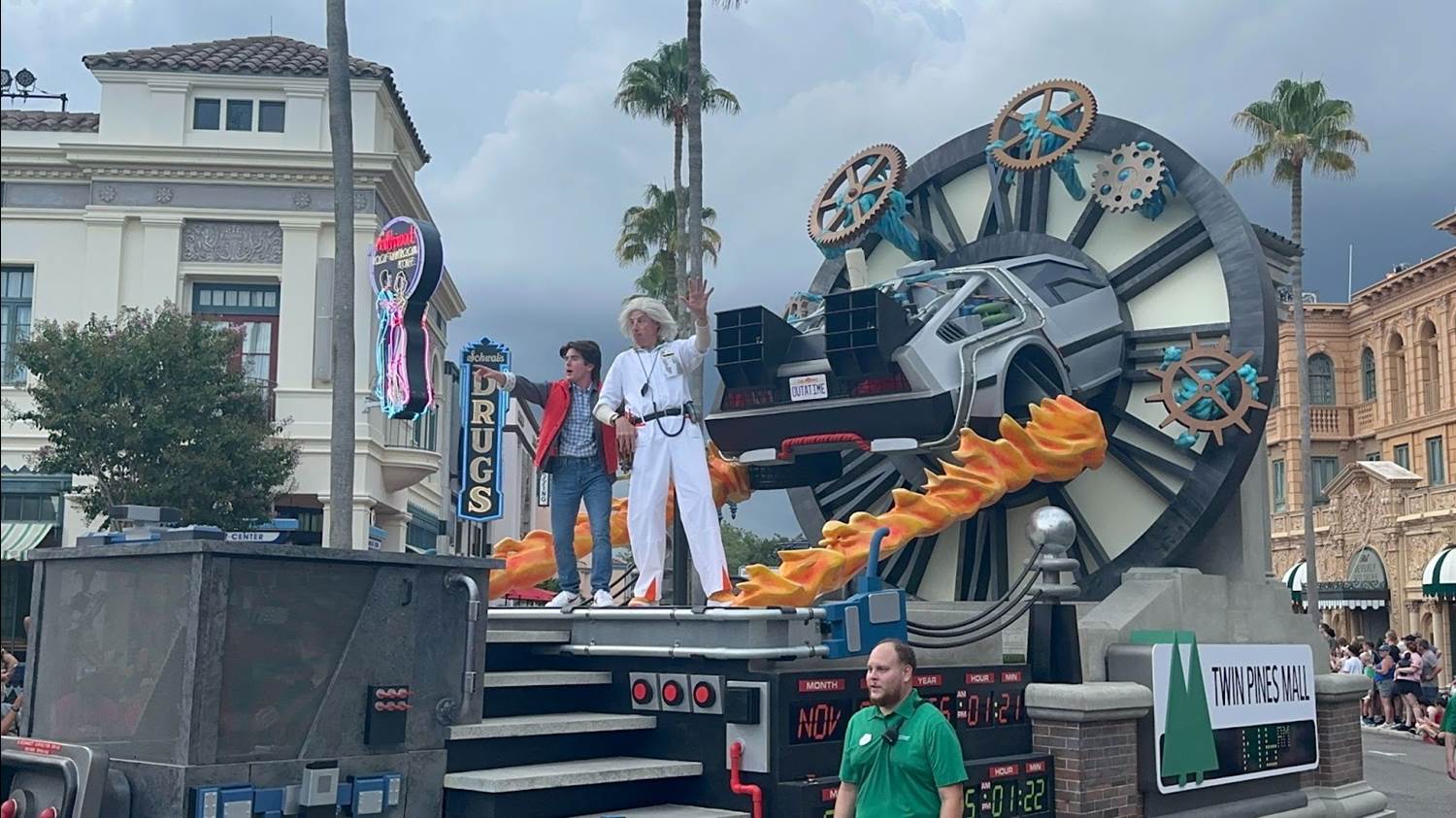 Photos/Video: Universal Mega Movie Parade Debuts with