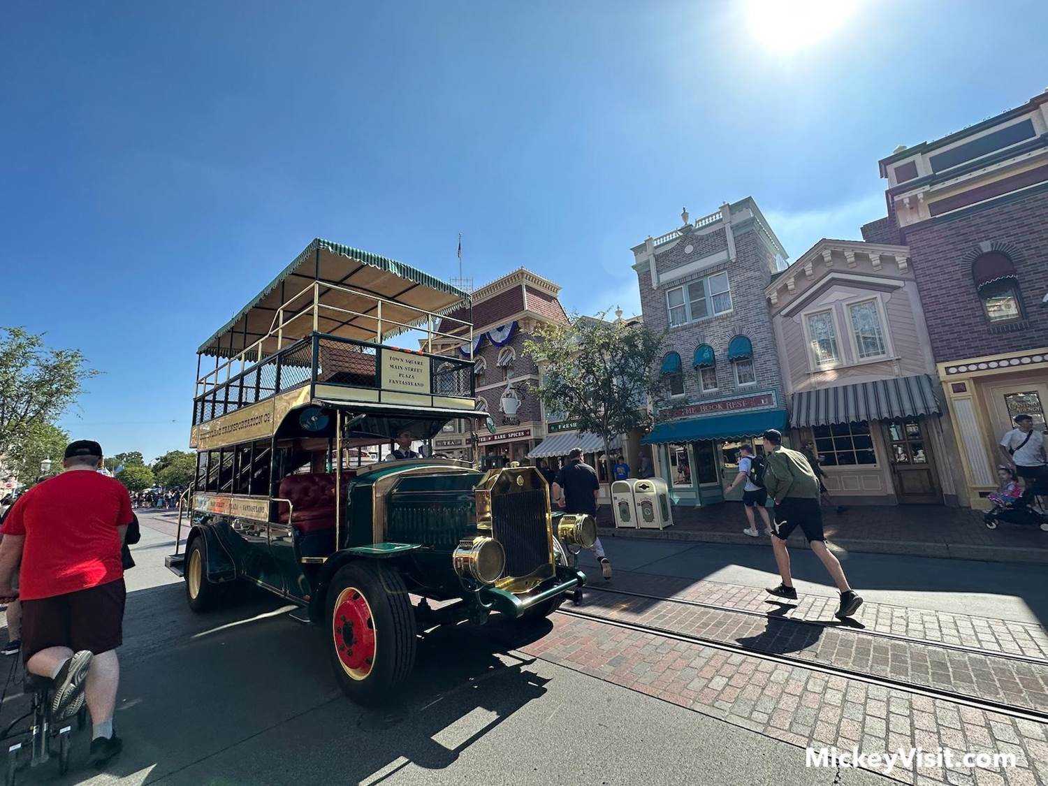 Top 5 Things to Do at Disneyland Without Going on Rides - LaughingPlace.com