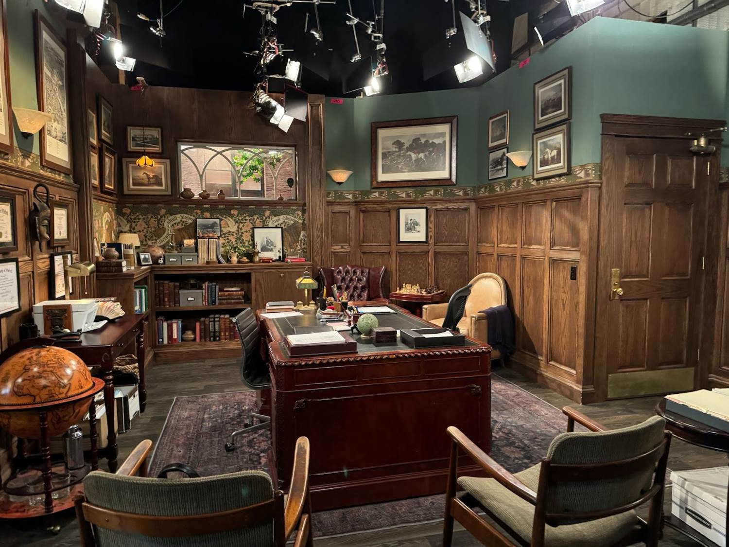 The Evolution of Sitcoms: Kelsey Grammer on Reviving Multi-Cam Comedy ...