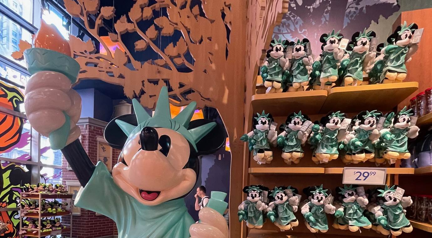 Photos Times Square Disney Store Adds a Bit of the Big Apple to